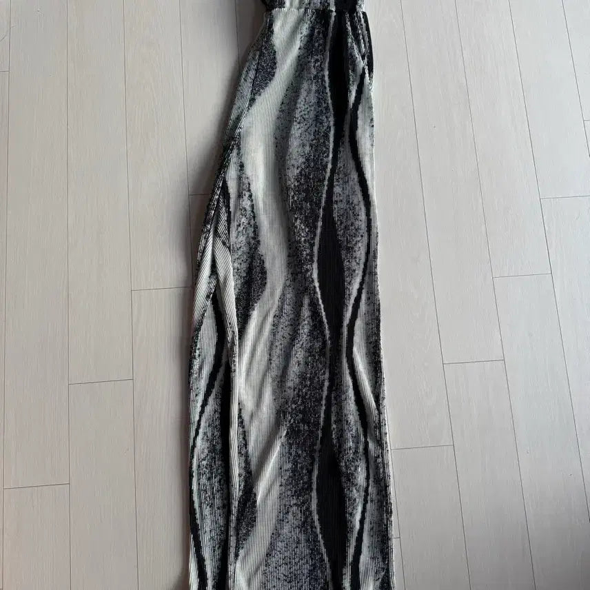 [BUNJANG] Wave Pattern Pleated Wide Pants / 물결 패턴 플리츠 와이드 팬츠