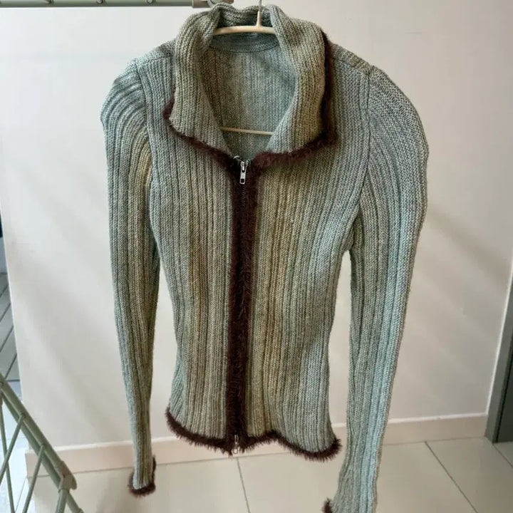 [BUNJANG] Knit Zip-up Cardigan with Fur Trimming / 니트 짚업 가디건 + 퍼 트리밍