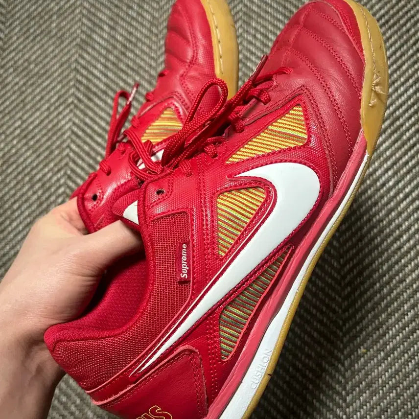 [BUNJANG] Nike x Supreme SB Gato Red Sneakers / 나이키 x 슈프림 SB 가토 레드 (280)