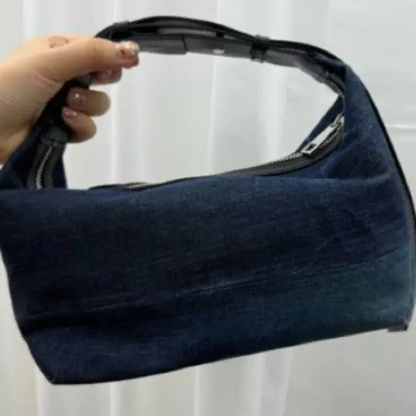 [BUNJANG] Guess Genuine Upcycled Shoulder Bag / 게스 정품 업사이클 백