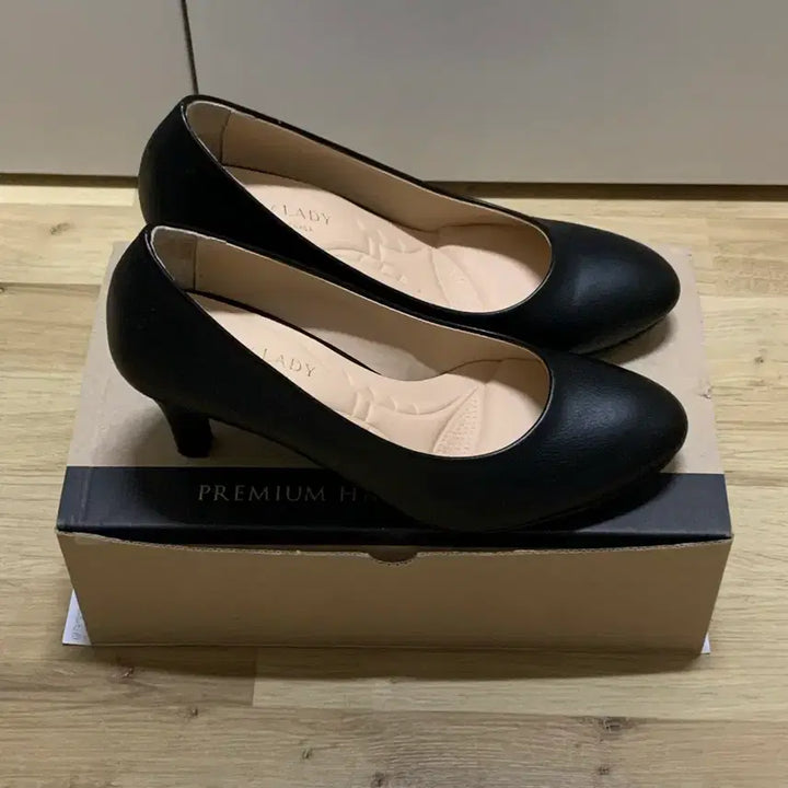[BUNJANG] Generic 235 7cm Heels / 승무원 면접복 구두 235 / 7cm