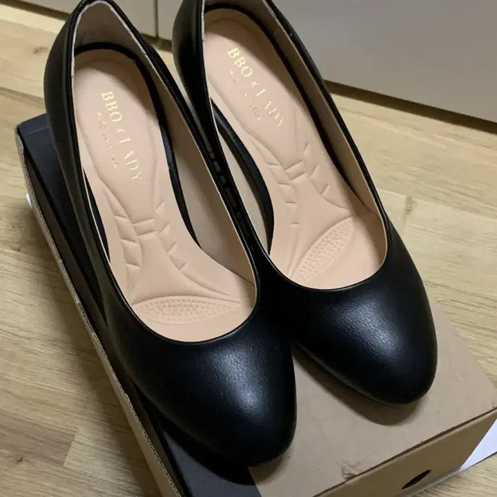 [BUNJANG] Generic 235 7cm Heels / 승무원 면접복 구두 235 / 7cm
