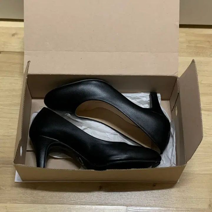 [BUNJANG] Generic 235 7cm Heels / 승무원 면접복 구두 235 / 7cm