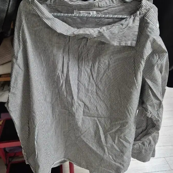 [BUNJANG] Striped Button Detail Shirt / 스트라이프 옆단추 셔츠