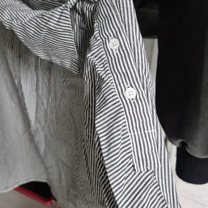 [BUNJANG] Striped Button Detail Shirt / 스트라이프 옆단추 셔츠