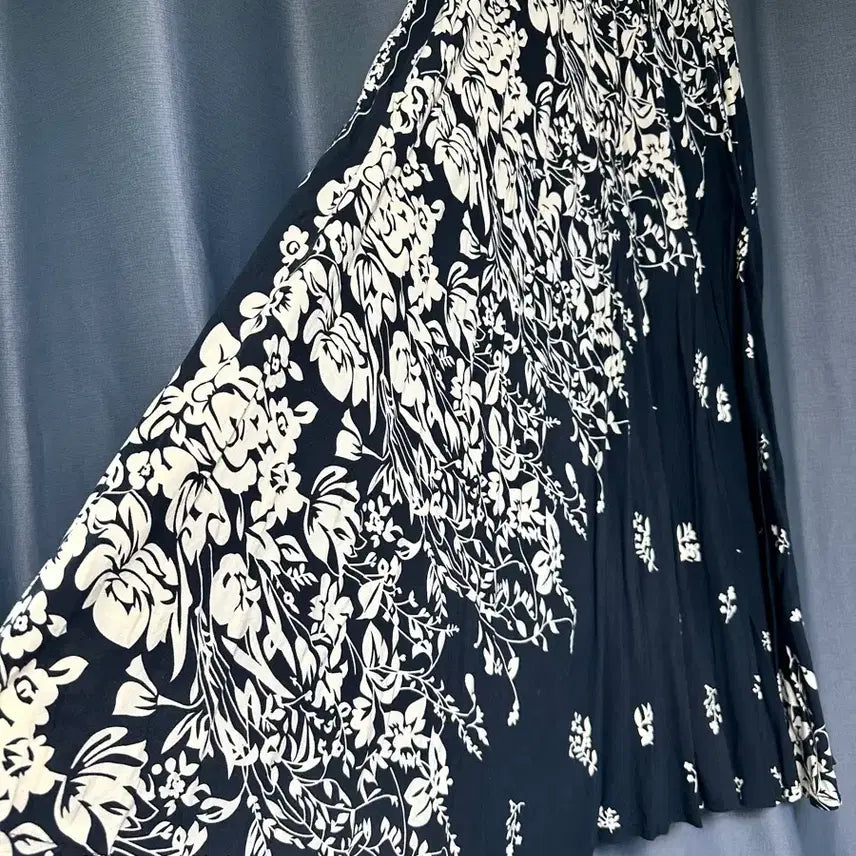 [BUNJANG] Floral Pattern Long Skirt - Size 66 / 플라워 패턴 롱 스커트66사이즈