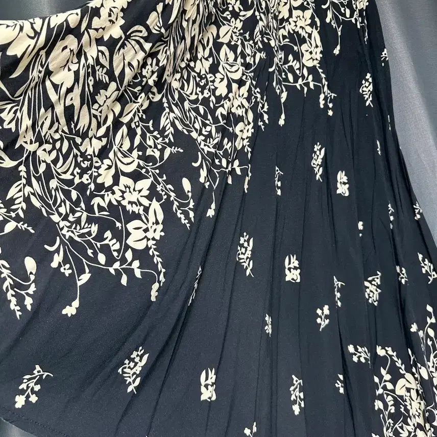 [BUNJANG] Floral Pattern Long Skirt - Size 66 / 플라워 패턴 롱 스커트66사이즈