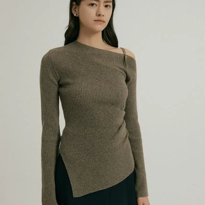 [BUNJANG] Our Comos 763 Off-Shoulder Merino Wool Knit Sweater / 옷장정리*아워코모스 Comos 763 오프숄더 니트