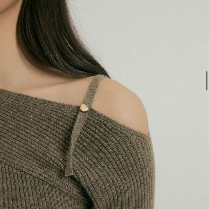 [BUNJANG] Our Comos 763 Off-Shoulder Merino Wool Knit Sweater / 옷장정리*아워코모스 Comos 763 오프숄더 니트