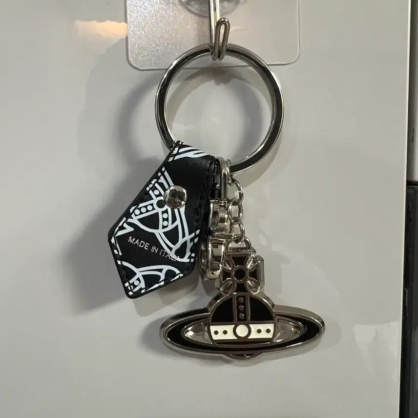 [BUNJANG] Vivienne Westwood Keyring Black / 비비안웨스트 우드 키링 블랙