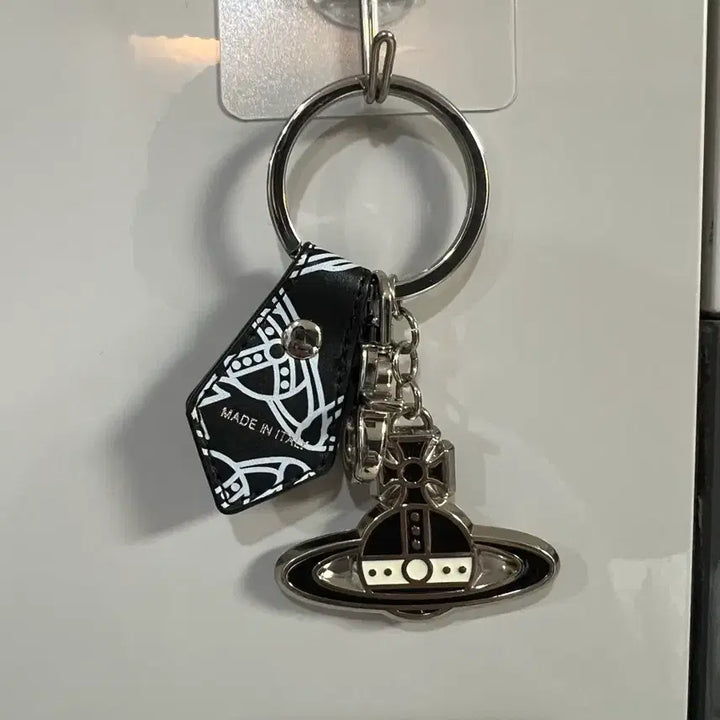 [BUNJANG] Vivienne Westwood Keyring Black / 비비안웨스트 우드 키링 블랙
