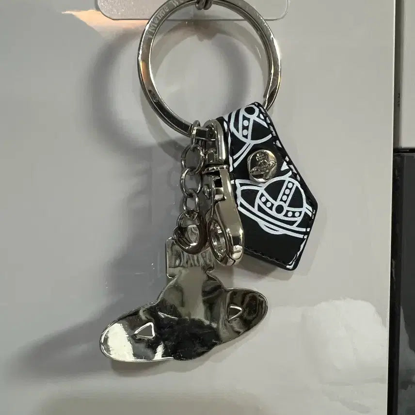 [BUNJANG] Vivienne Westwood Keyring Black / 비비안웨스트 우드 키링 블랙
