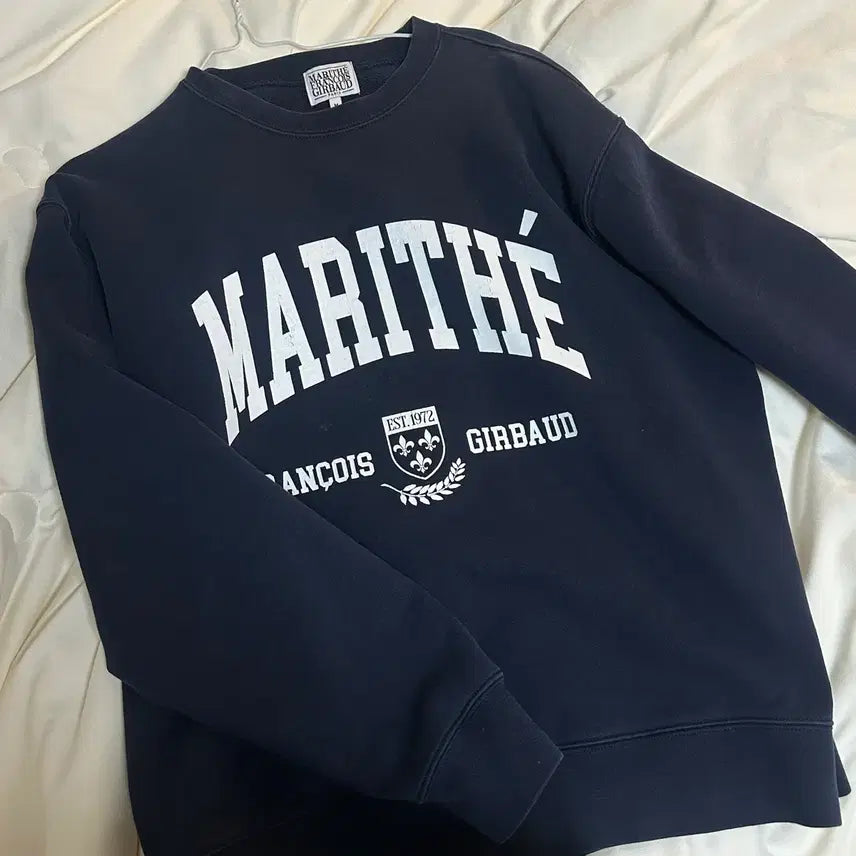 [SOLD OUT] 옷장정리*마리떼 클래식 로고 맨투맨 스웻셔츠
