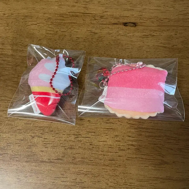 [BUNJANG] Tsuburana Hitomi Strawberry Pair Gacha Figure Keyring Bundle / 츠부라나 히토미 동그란 눈동자 딸기 페어 가챠 인형 키링 2종 일괄