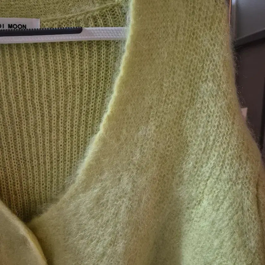 [BUNJANG] 101moon V-neck Cardigan - Light Green / 101moon 브이넥 가디건/ 연두색