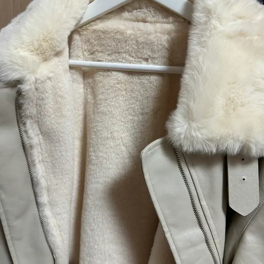 [BUNJANG] Ablly Oversized High-Neck Leather Mouton Jacket / 오버핏 하이넥 레더 무스탕 자켓 에이블리