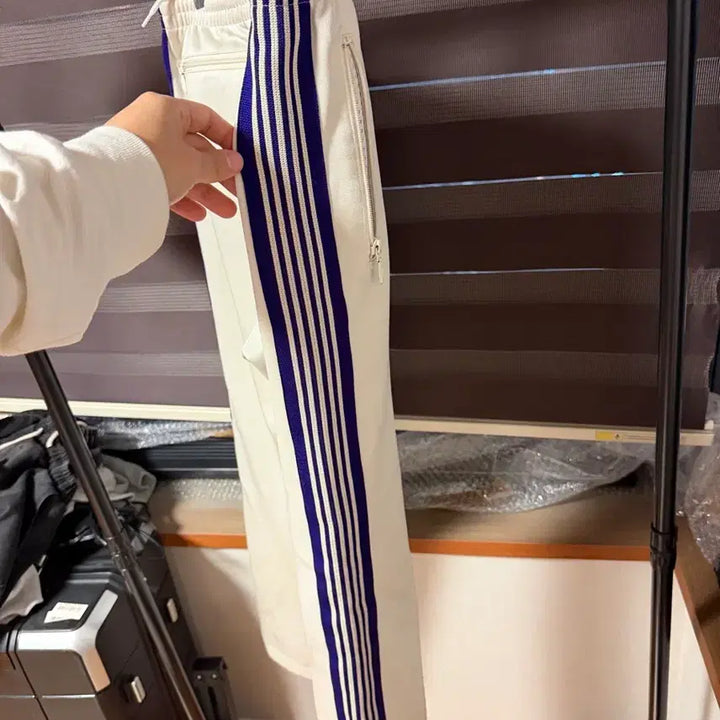 [SOLD OUT] 니들스 트랙팬츠 m 네로우핏