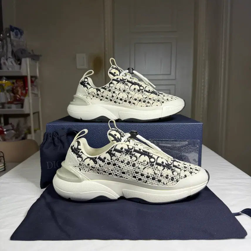 [BUNJANG] Dior B24 Oblique Cannage Motif White Sneakers / [40사이즈,20SS]디올 B24 오블리크 까나쥬 모티프 화이트 스니커즈