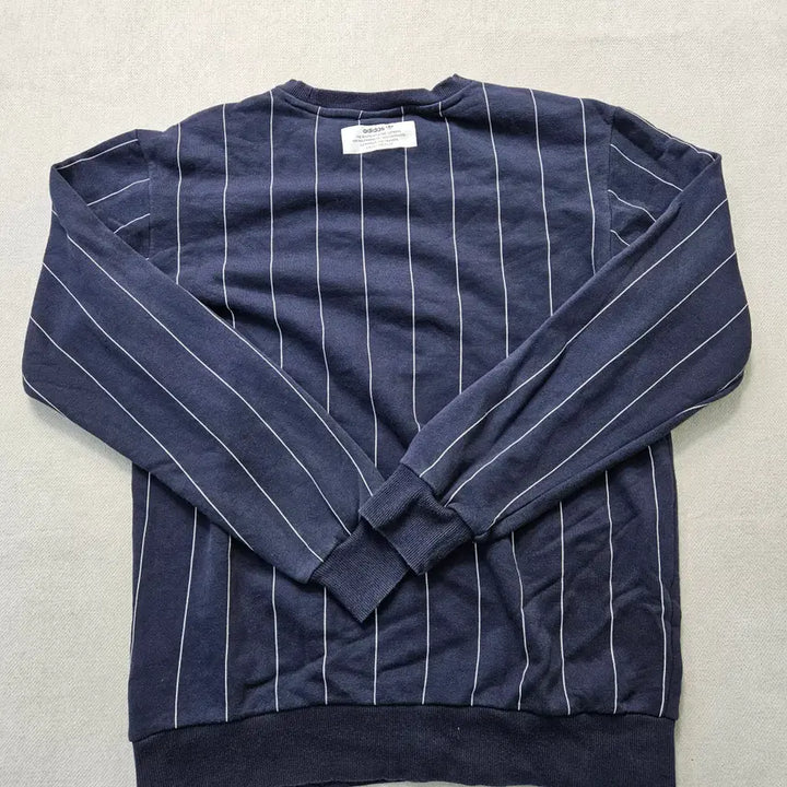 [BUNJANG] Adidas Pinstripe Sweatshirt / 100 아디다스 핀스트라이프 맨투맨  0306Y