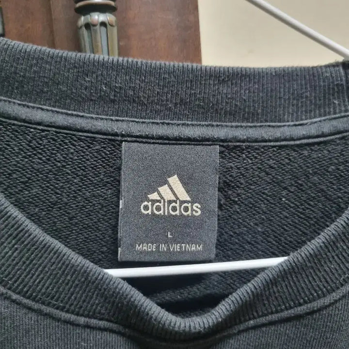 [BUNJANG] Adidas Black Sweatshirt / [L] 아디다스 블랙 검정 맨투맨 라지 105 삼선 스웻 마르지엘라 맛