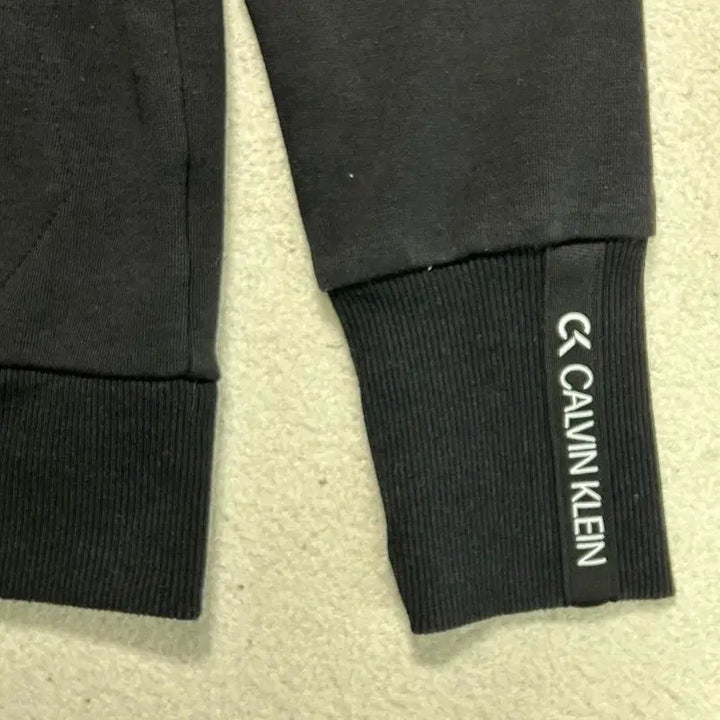 [BUNJANG] Calvin Klein Hooded Training Zip-up Jacket S / 캘빈클라인 후드 트레이닝 집업 S