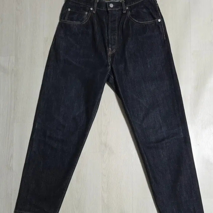 [BUNJANG] Hatchki Loose Tapered Selvedge Denim Pants / (착샷) 하츠키 루즈 테이퍼드 셀비지 데님 팬츠