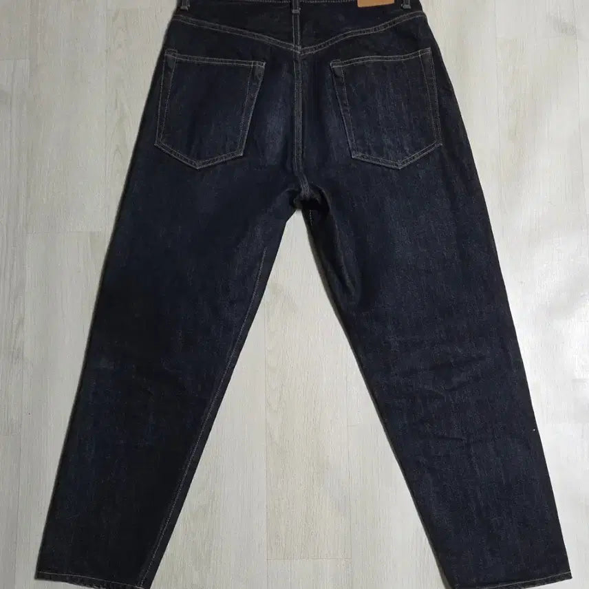 [BUNJANG] Hatchki Loose Tapered Selvedge Denim Pants / (착샷) 하츠키 루즈 테이퍼드 셀비지 데님 팬츠