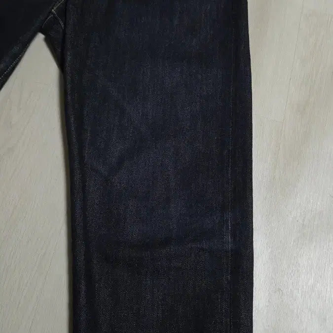 [BUNJANG] Hatchki Loose Tapered Selvedge Denim Pants / (착샷) 하츠키 루즈 테이퍼드 셀비지 데님 팬츠
