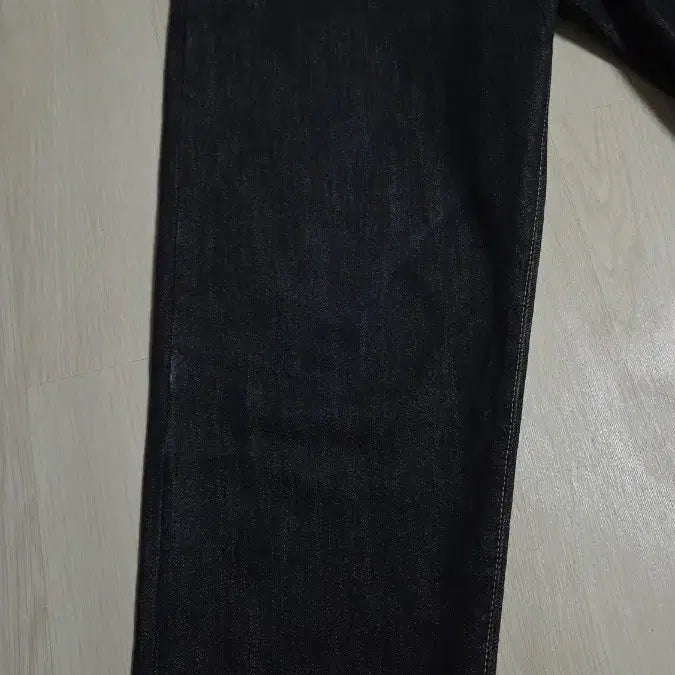 [BUNJANG] Hatchki Loose Tapered Selvedge Denim Pants / (착샷) 하츠키 루즈 테이퍼드 셀비지 데님 팬츠