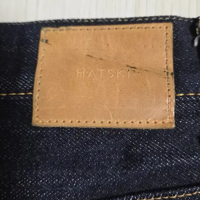 [BUNJANG] Hatchki Loose Tapered Selvedge Denim Pants / (착샷) 하츠키 루즈 테이퍼드 셀비지 데님 팬츠