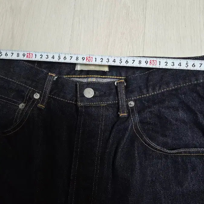 [BUNJANG] Hatchki Loose Tapered Selvedge Denim Pants / (착샷) 하츠키 루즈 테이퍼드 셀비지 데님 팬츠