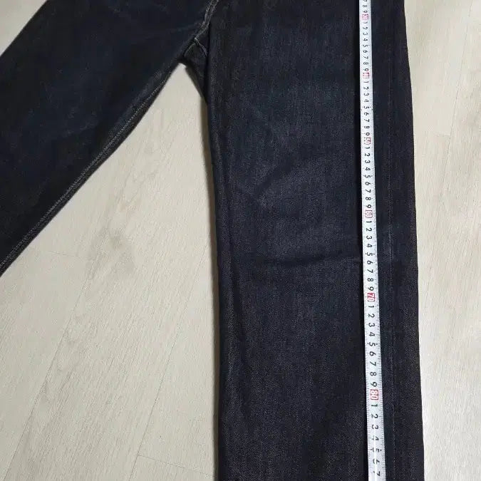 [BUNJANG] Hatchki Loose Tapered Selvedge Denim Pants / (착샷) 하츠키 루즈 테이퍼드 셀비지 데님 팬츠