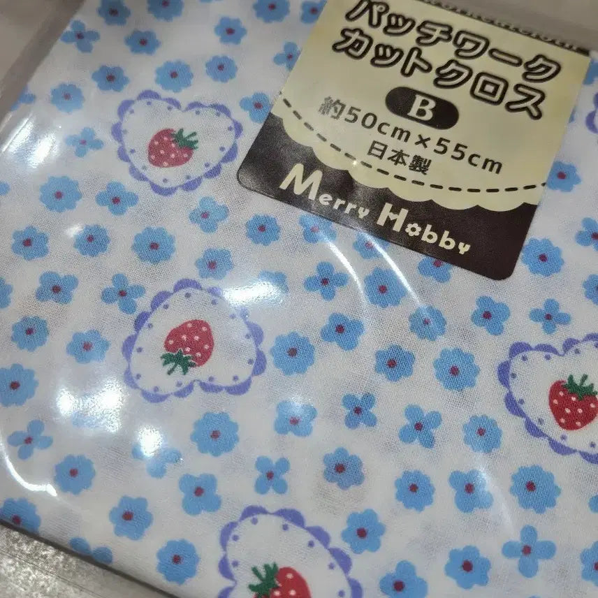 [BUNJANG] Blue Strawberry Japanese Fabric / 파란딸기 일본조각원단 육일돌