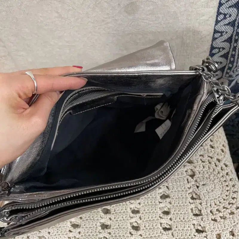 [BUNJANG] ZARA Silver Chain Shoulder Bag / [F] 자라 ZARA 락 플랩 실버 체인 숄더백 가방