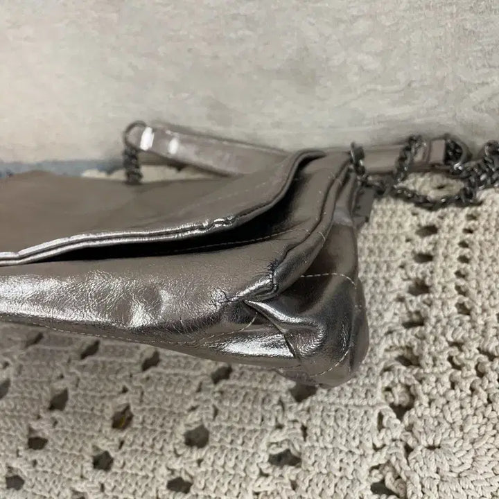 [BUNJANG] ZARA Silver Chain Shoulder Bag / [F] 자라 ZARA 락 플랩 실버 체인 숄더백 가방