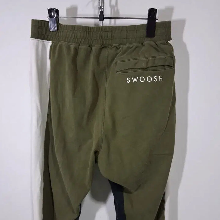 [BUNJANG] Nike Khaki/White Training Pants / 나이키 카키/화이트 트레이닝 바지
