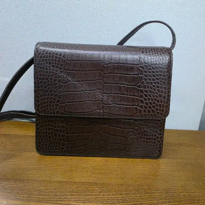 [BUNJANG] LoSeoul Crocodile Pattern Brown Leather Crossbody Bag / 로서울 악어패턴 브라운 가죽 크로스백