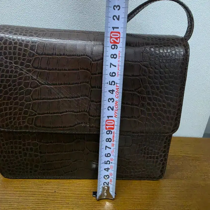 [BUNJANG] LoSeoul Crocodile Pattern Brown Leather Crossbody Bag / 로서울 악어패턴 브라운 가죽 크로스백