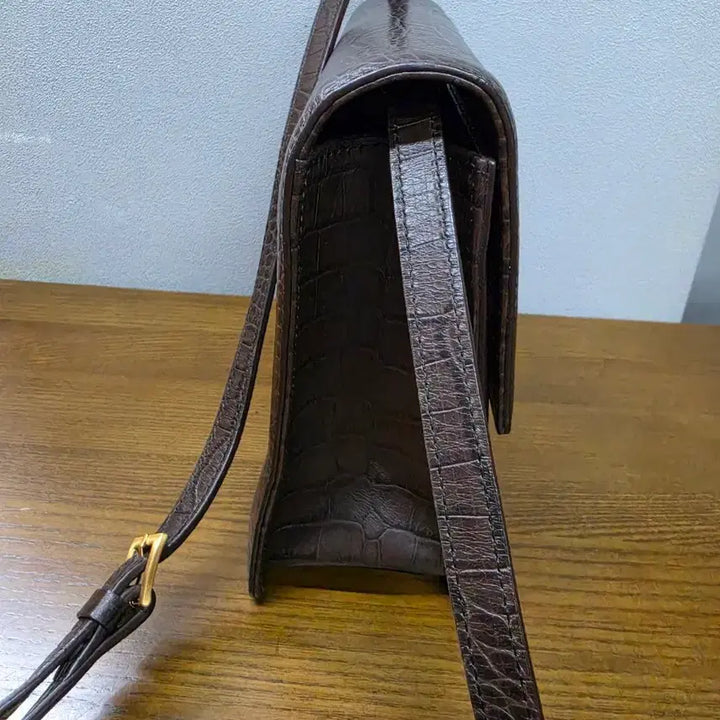 [BUNJANG] LoSeoul Crocodile Pattern Brown Leather Crossbody Bag / 로서울 악어패턴 브라운 가죽 크로스백
