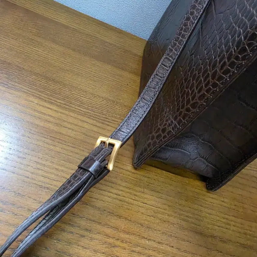 [BUNJANG] LoSeoul Crocodile Pattern Brown Leather Crossbody Bag / 로서울 악어패턴 브라운 가죽 크로스백