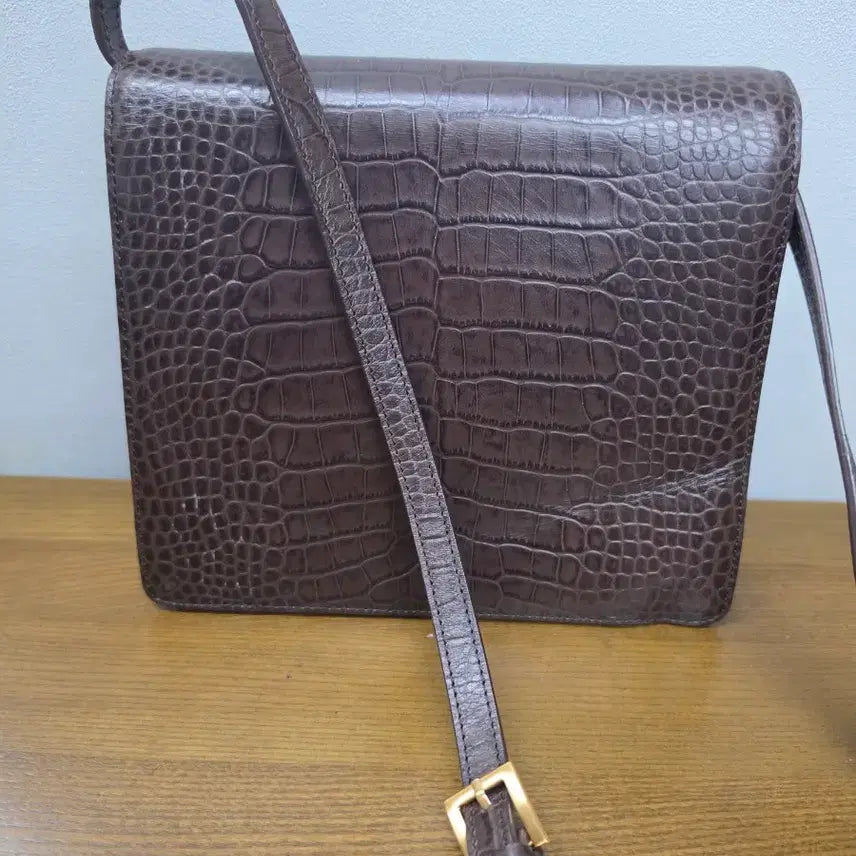 [BUNJANG] LoSeoul Crocodile Pattern Brown Leather Crossbody Bag / 로서울 악어패턴 브라운 가죽 크로스백