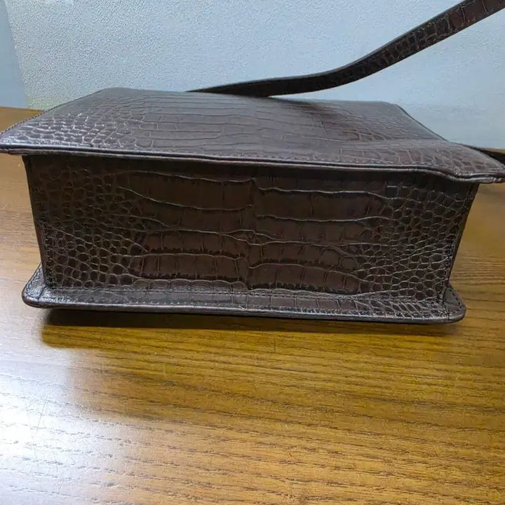 [BUNJANG] LoSeoul Crocodile Pattern Brown Leather Crossbody Bag / 로서울 악어패턴 브라운 가죽 크로스백