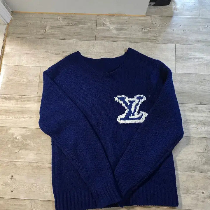 [SOLD OUT] [정품/S급] 루이비통 인타르시아 니트 블루 XL사이즈