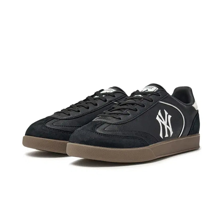 [BUNJANG] MLB Karina &amp; TWS Pick New York Yankees Shoes / MLB [카리나&amp;TWS PICK]클러비 뉴욕양키스 슈즈 230