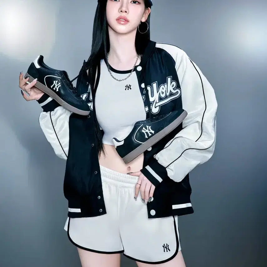 [BUNJANG] MLB Karina &amp; TWS Pick New York Yankees Shoes / MLB [카리나&amp;TWS PICK]클러비 뉴욕양키스 슈즈 230