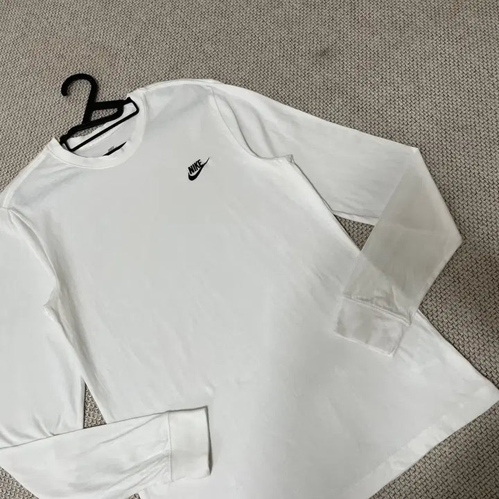 [BUNJANG] Nike Swoosh Long Sleeve T-shirt (Size L) / L 나이키 스우시 라운드 긴팔티셔츠 N.7627