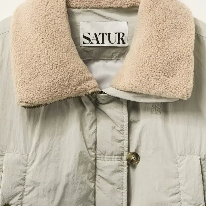 [BUNJANG] Satur Wide Collar Crop Padded Jacket / Satur 와이드 칼라 크롭 패딩 자켓 카키