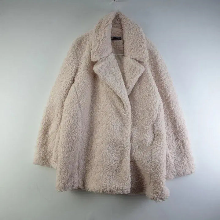[SOLD OUT] 자라 여성M 화이트 덤블 양털 자켓 M1756
