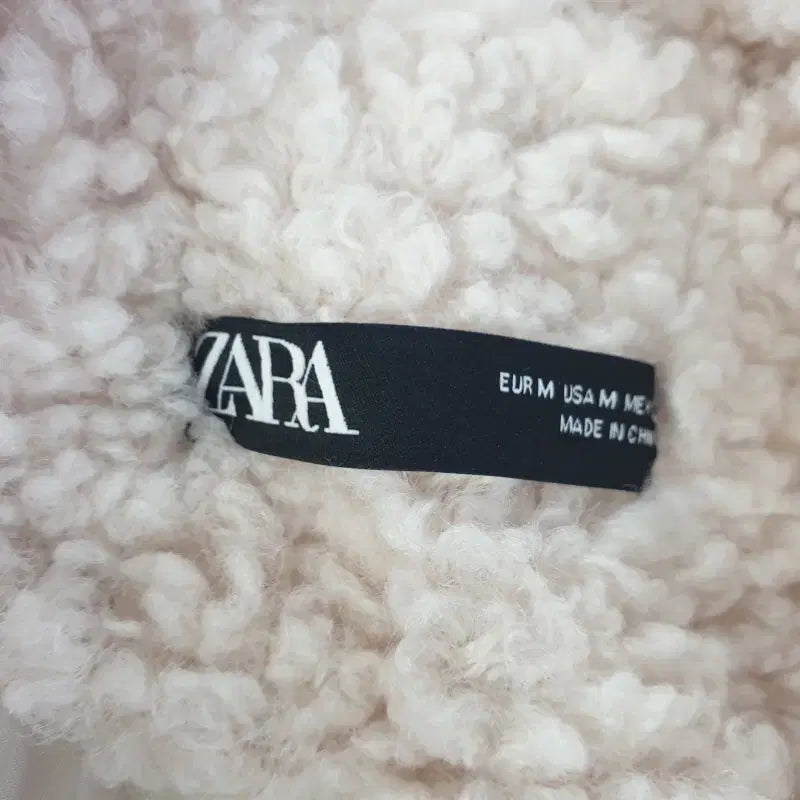 [SOLD OUT] 자라 여성M 화이트 덤블 양털 자켓 M1756