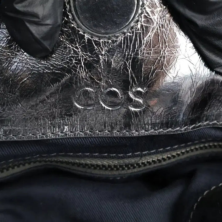 [BUNJANG] COS Leather Padded Tote Bag Silver / 코스  레더 패디드 토트백 실버